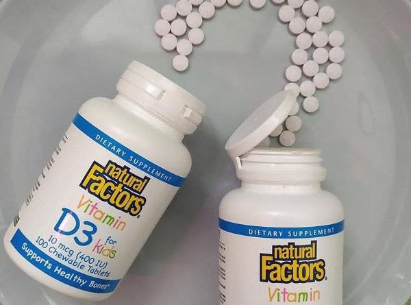 Đánh giá chi tiết Natural Factors Vitamin D3 cho trẻ em vị dâu 2 natural factors vitamin d3 for kids strawberry 10 mcg 400 iu 100 chewable tablets 2